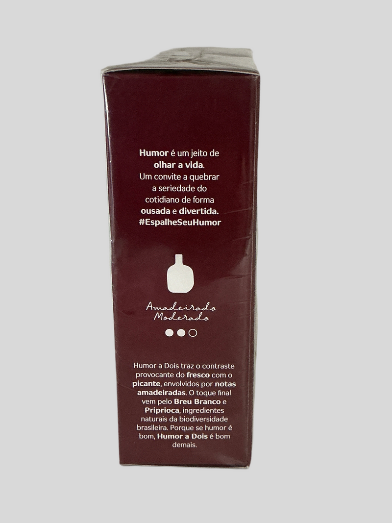 Lateral da caixa do perfume Natura Humor a Dois com a descrição da fragrância
