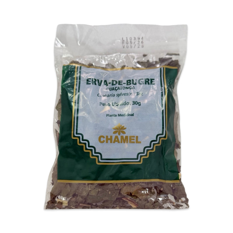 Pacote de Erva-de-Bugre (Guaçatonga) Chamel 30 g com rótulo verde e folhas secas visíveis