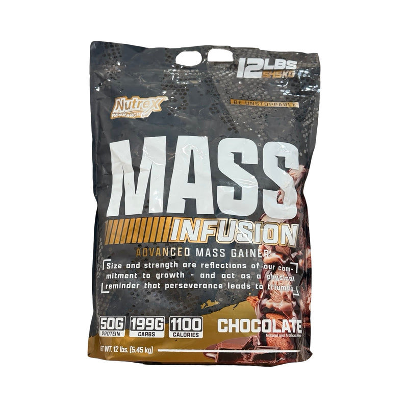 Saco do hipercalórico Nutrex Mass Infusion sabor chocolate, 12 lb (5,45 kg): 50 g de proteína, 199 g de carboidratos e 1.100 calorias por porção
