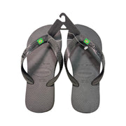 Chinelo Havaianas Brasil cinza grafite com bandeira do Brasil na tira, par visto de cima