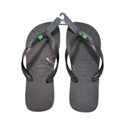 Chinelo Havaianas Brasil cinza com bandeira do Brasil, par no cabide